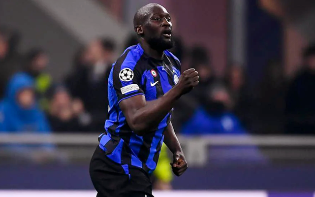 背后牵动着 背后牵动着